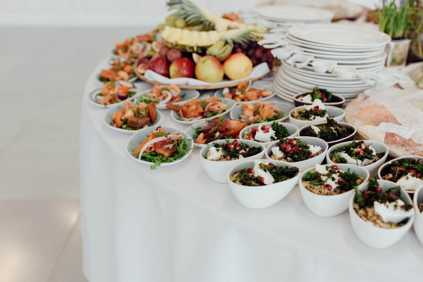 Buffet mit verschiedenen Essensmöglichkeiten