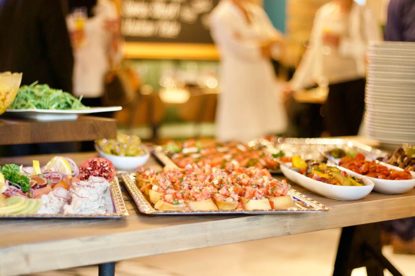 Bruschetta auf einem Tablett vom Buffet